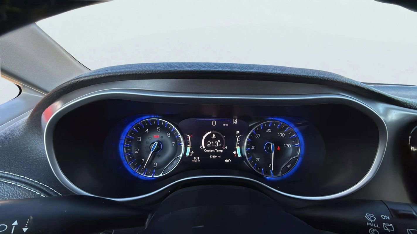 Used 2021 Chrysler Pacifica Touring-L image 12