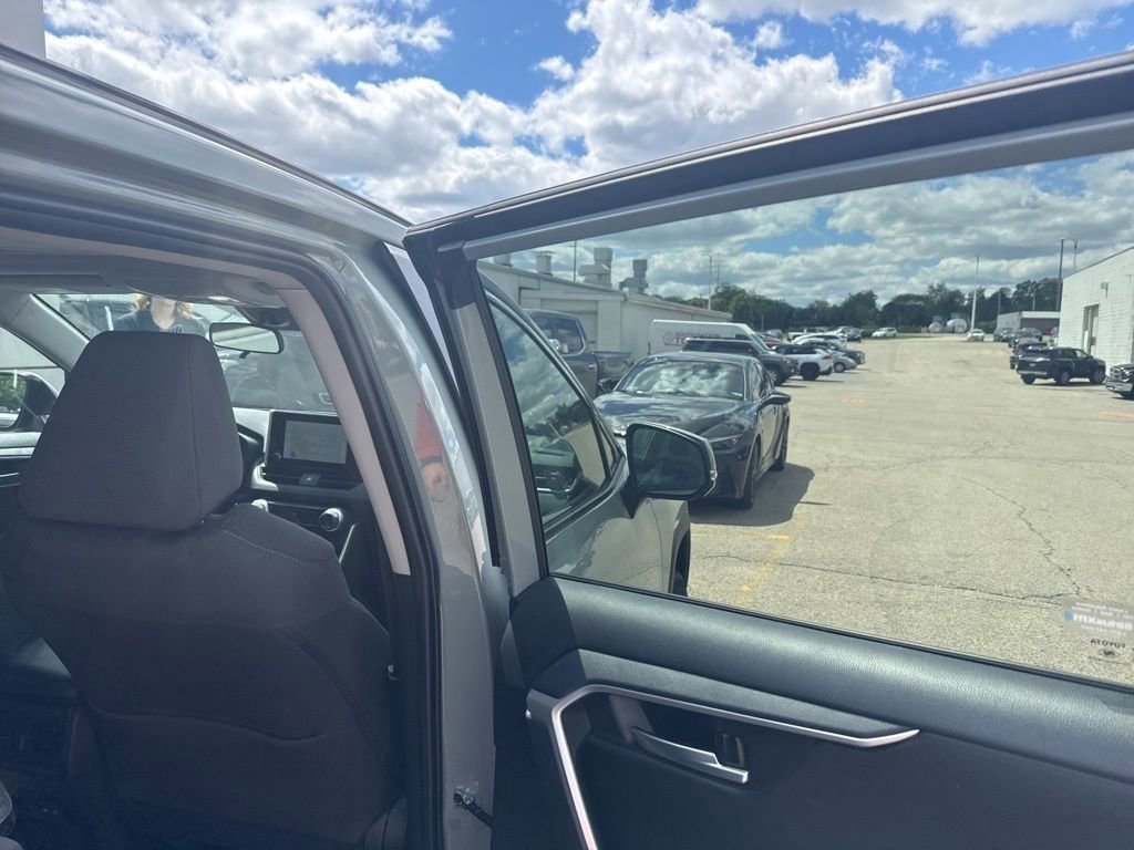 Used 2023 Toyota RAV4 XLE w/ Convenience Package AWD/4WD image 18