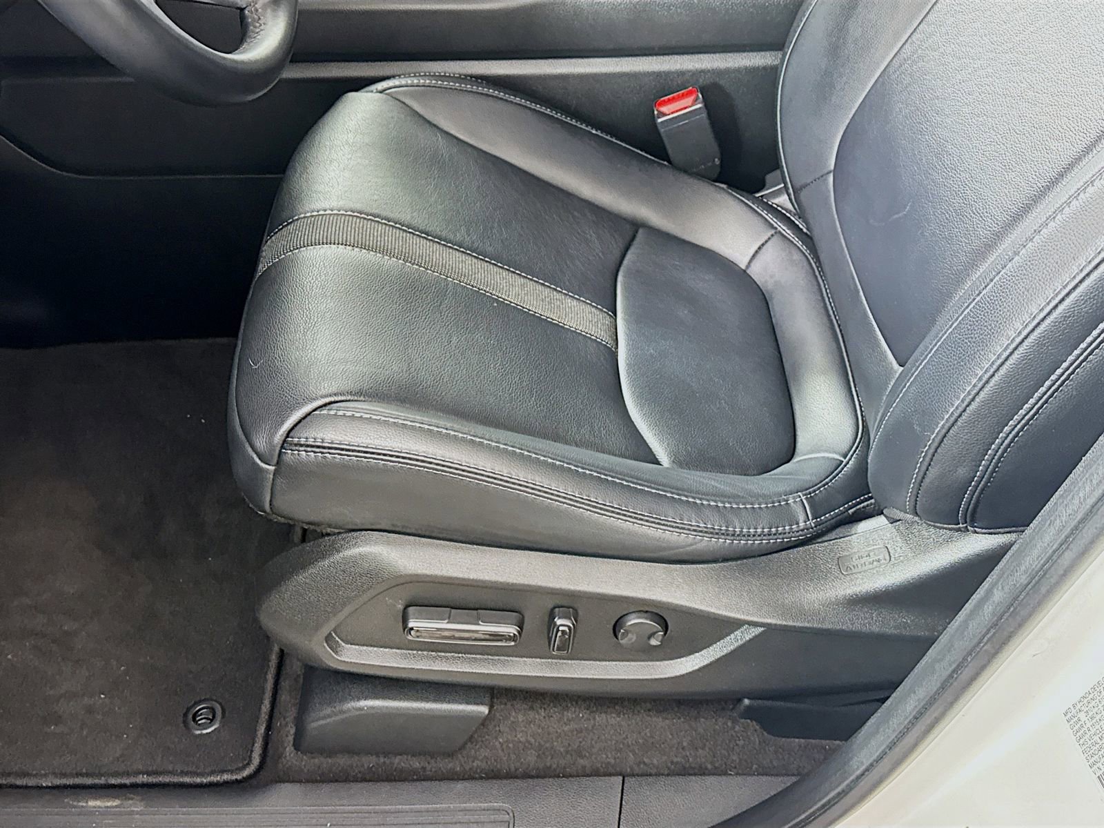 Used 2023 Honda Pilot Touring image 12