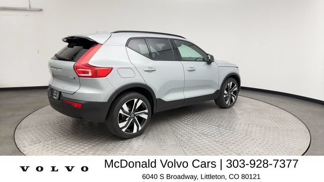 Used 2024 Volvo XC40 B5 Ultimate w/ Protection Package Premier AWD/4WD image 2