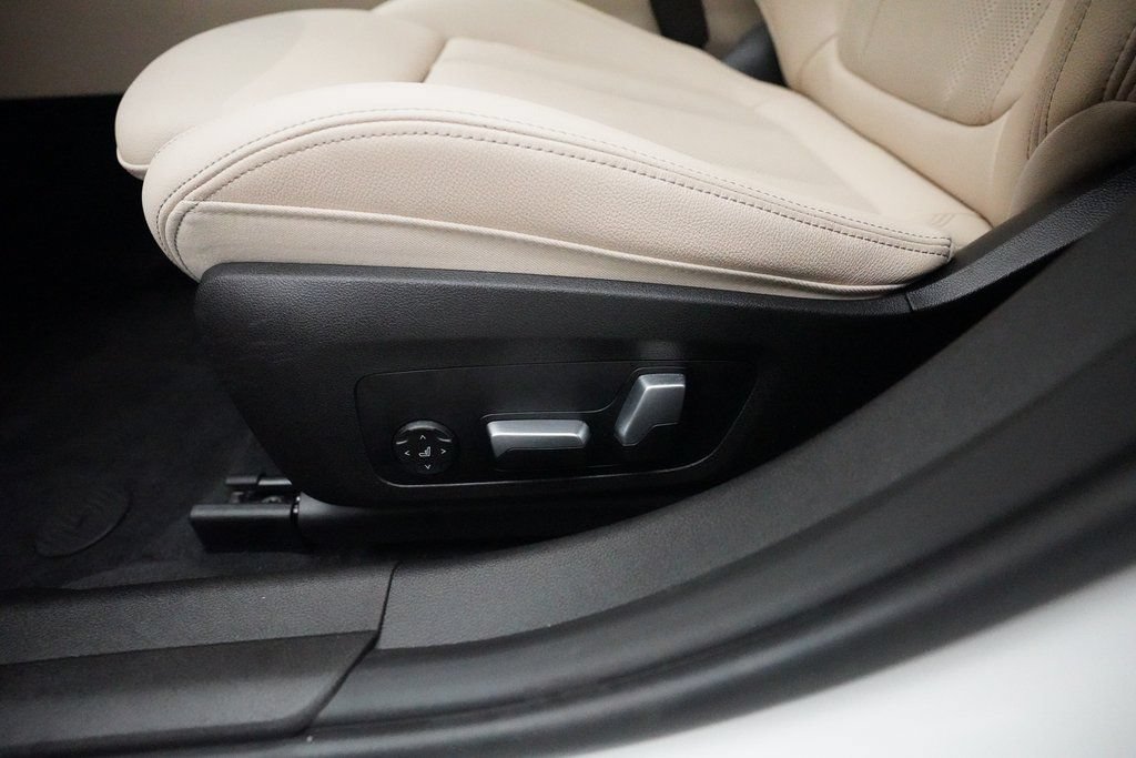 Used 2023 BMW 330e xDrive w/ Driving Assistance Package AWD/4WD image 28