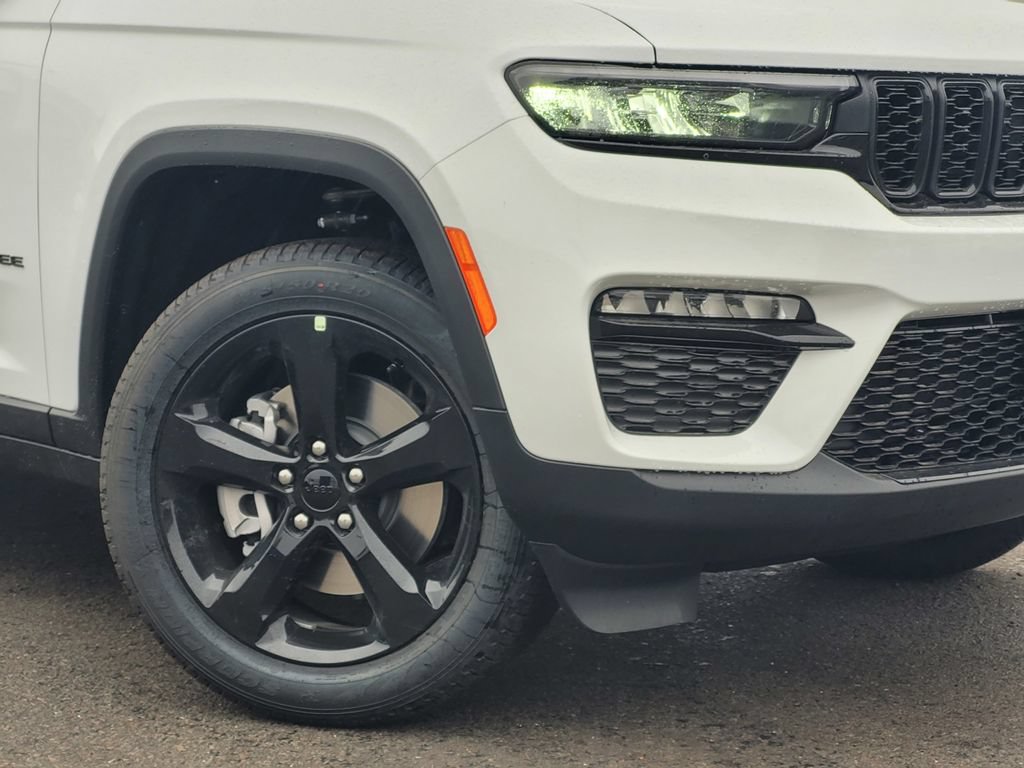 New 2025 Jeep Grand Cherokee Limited w/ Black Appearance Package AWD/4WD image 2