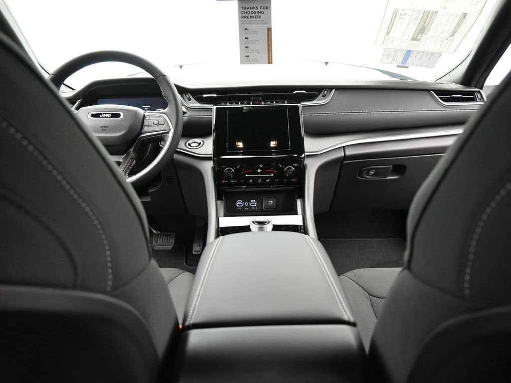 New 2025 Jeep Grand Cherokee L Laredo w/ Luxury Tech Group I image 26