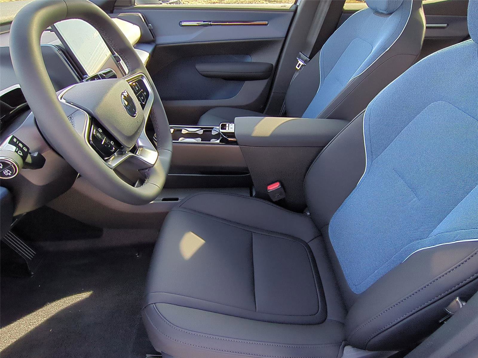 New 2026 Volvo EX30 Cross Country Ultra w/ Protection Package Premier image 16