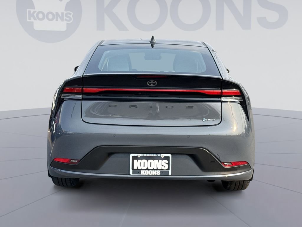Used 2024 Toyota Prius LE image 5