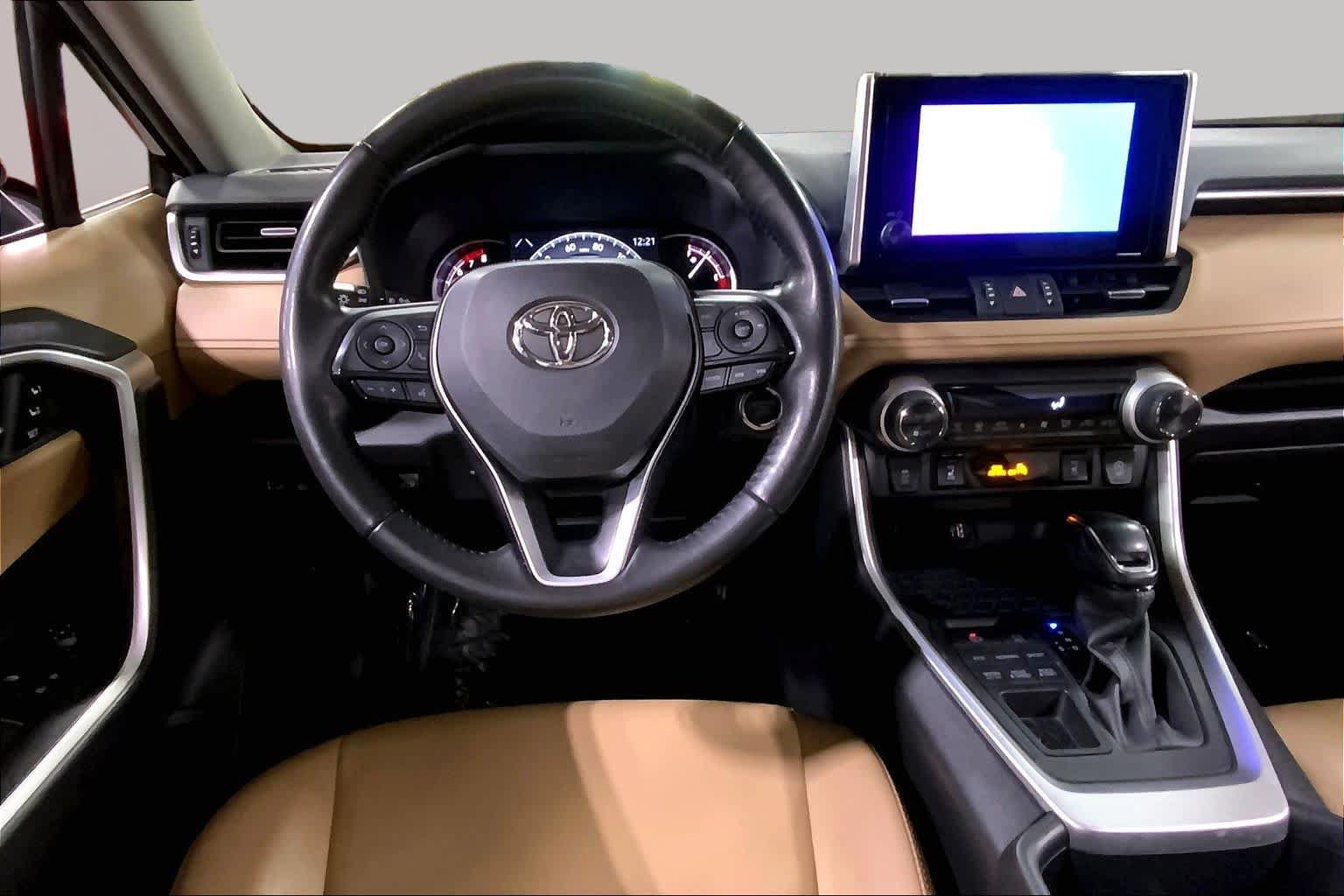 Used 2023 Toyota RAV4 XLE Premium AWD/4WD image 6
