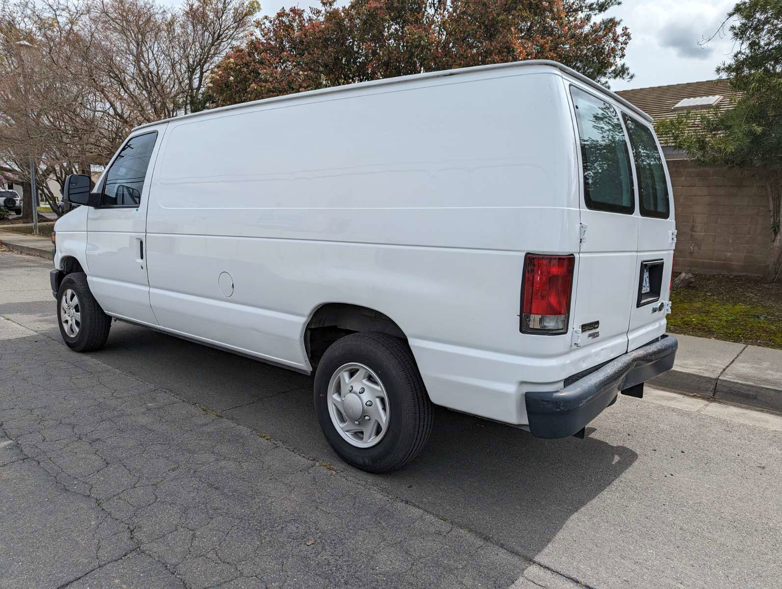 Used 2014 Ford E-150 and Econoline 150 w/ Power Group RWD image 3