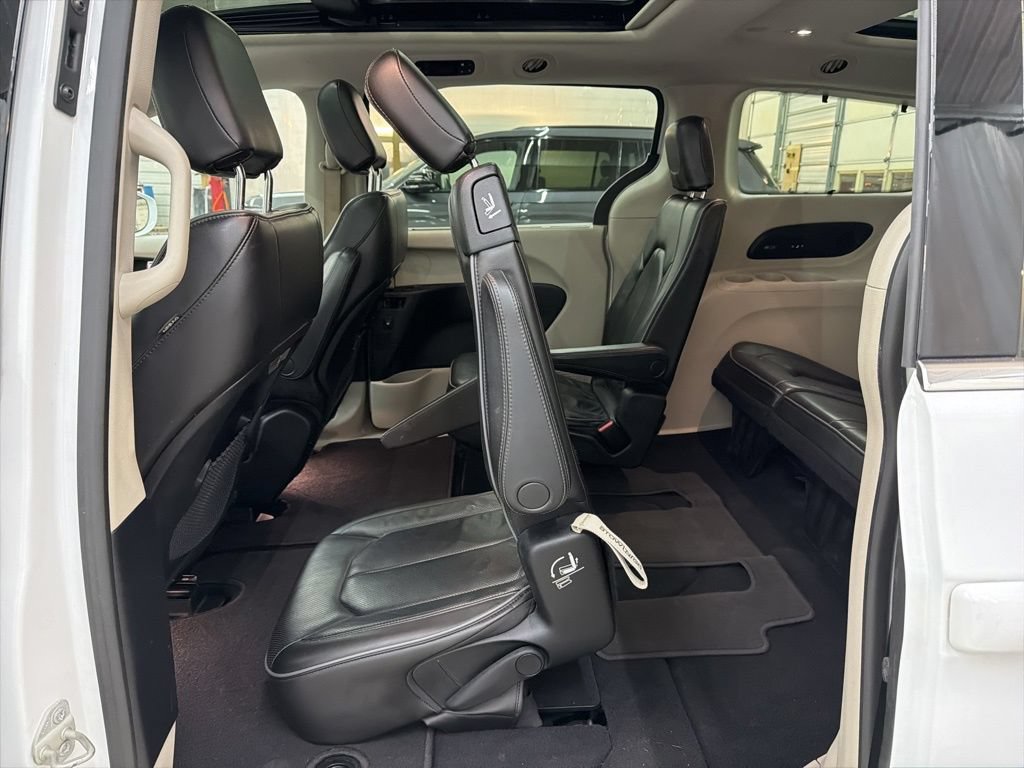 Used 2020 Chrysler Pacifica Limited FWD image 25