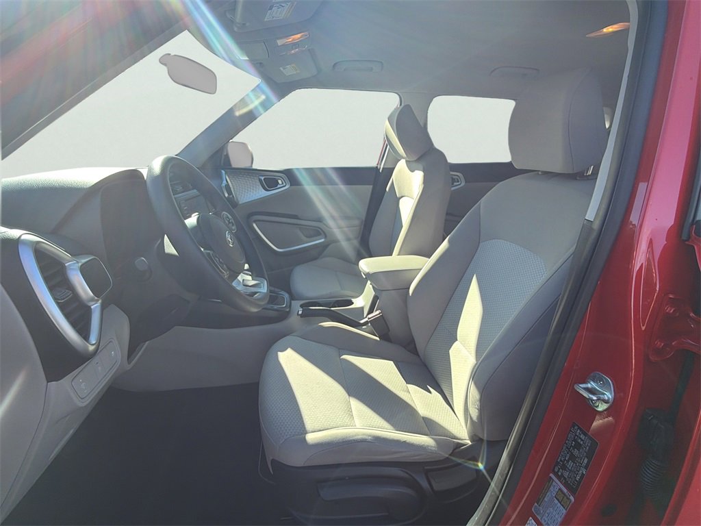 Used 2020 Kia Soul LX image 2