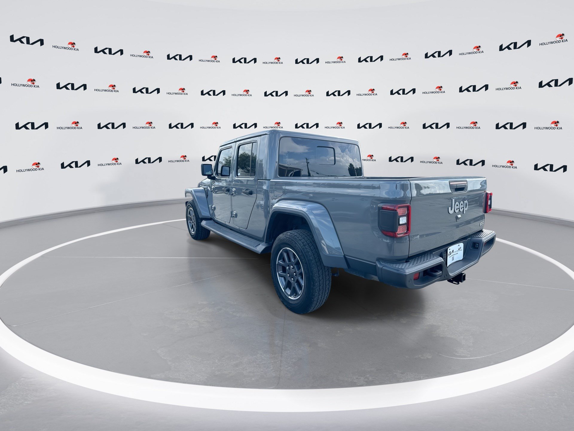 Used 2021 Jeep Gladiator Overland AWD/4WD image 6