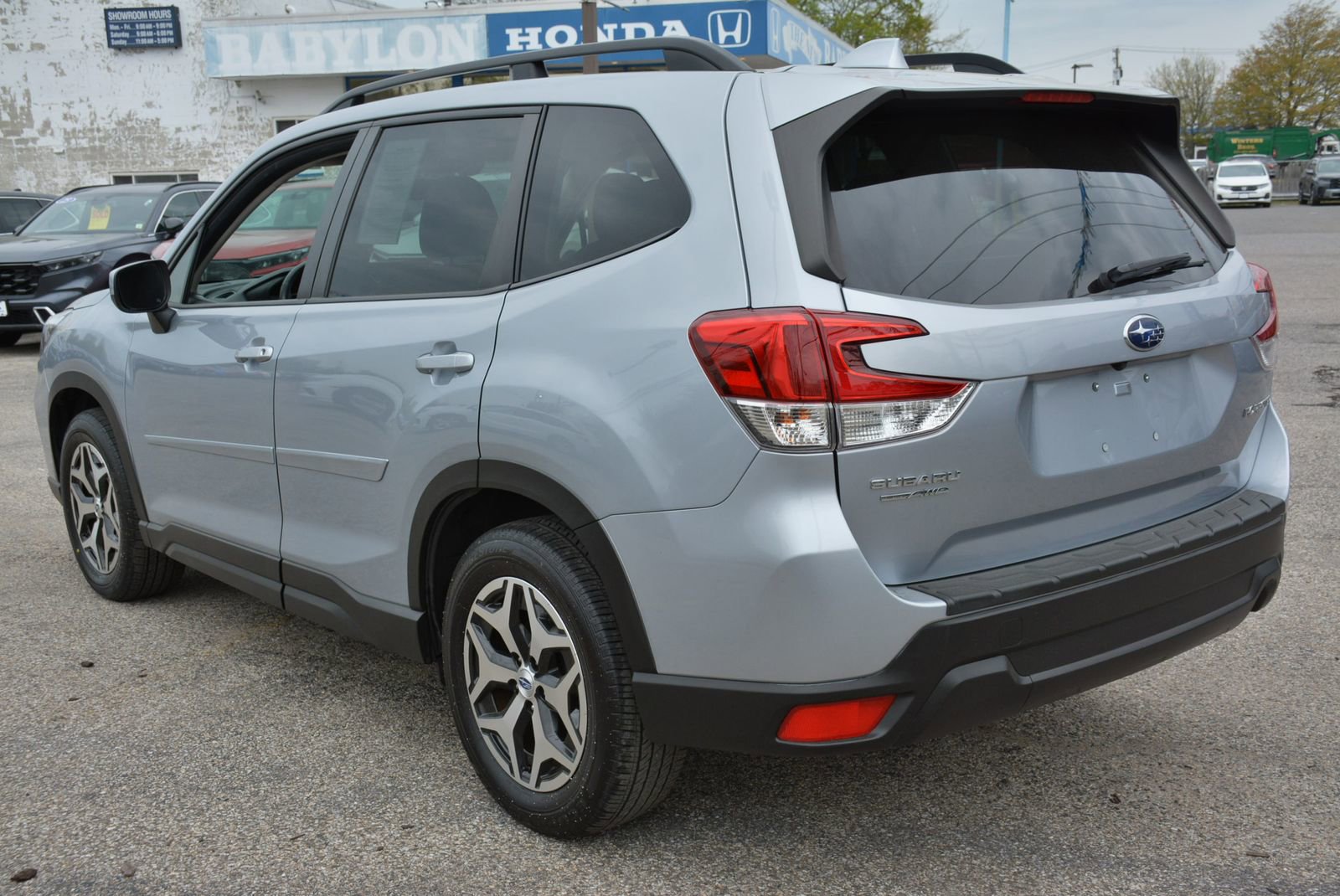Used 2021 Subaru Forester Premium AWD/4WD image 3