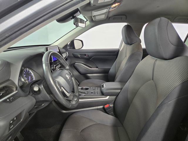 Used 2024 Toyota Highlander LE AWD/4WD image 14
