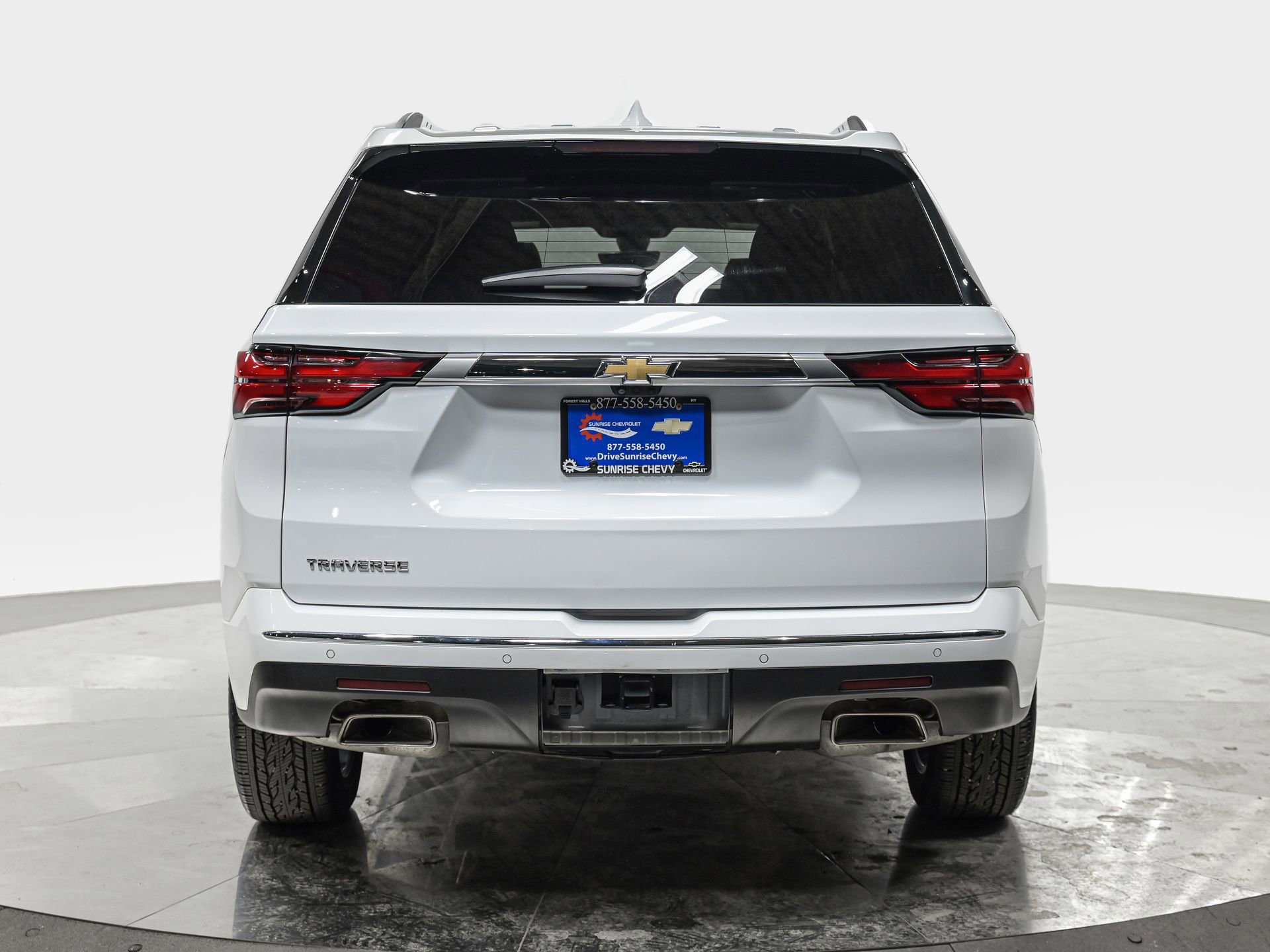 Used 2023 Chevrolet Traverse High Country w/ LPO, Floor Liner Package FWD image 5