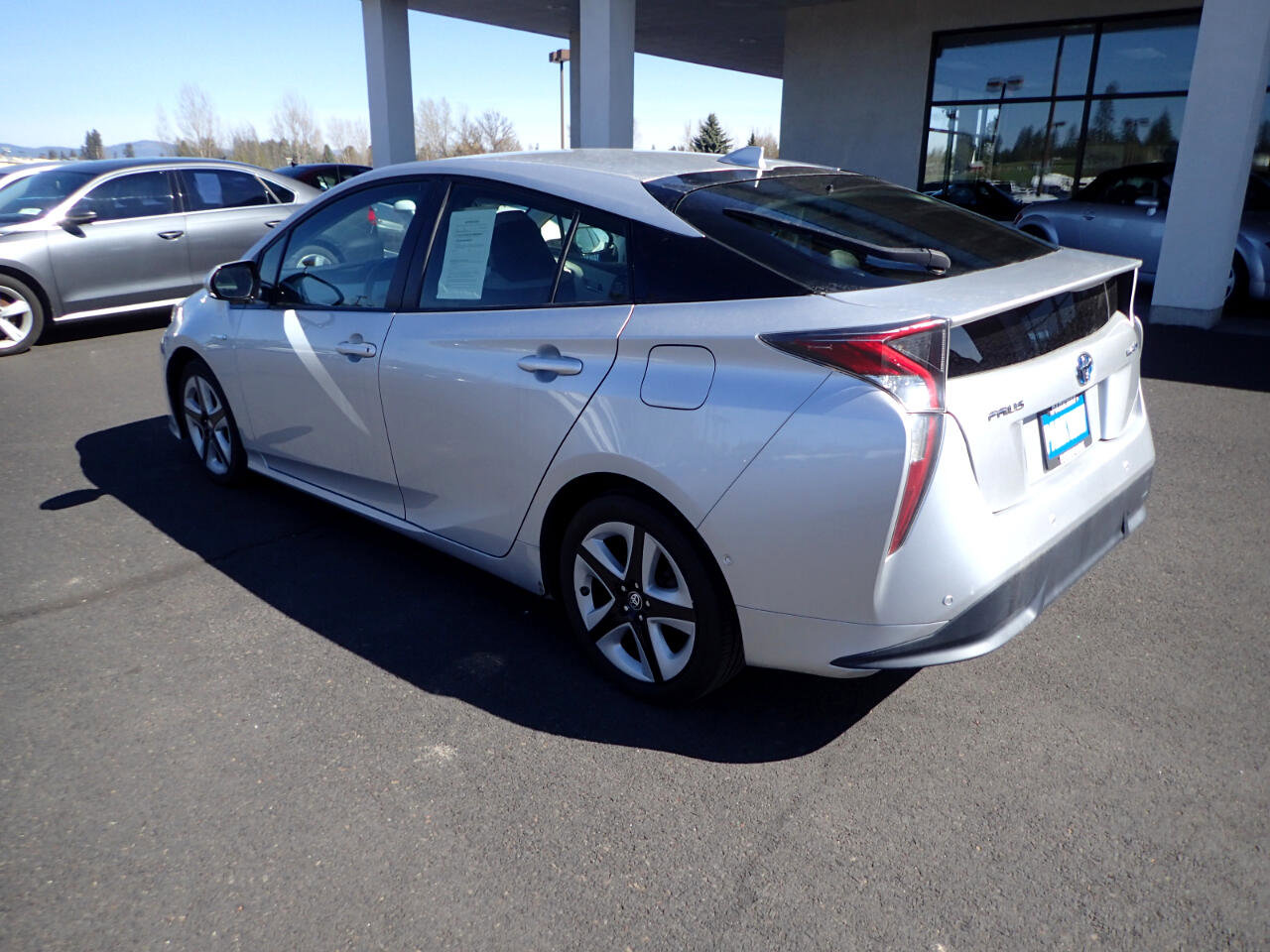 Used 2017 Toyota Prius Three Touring FWD image 3