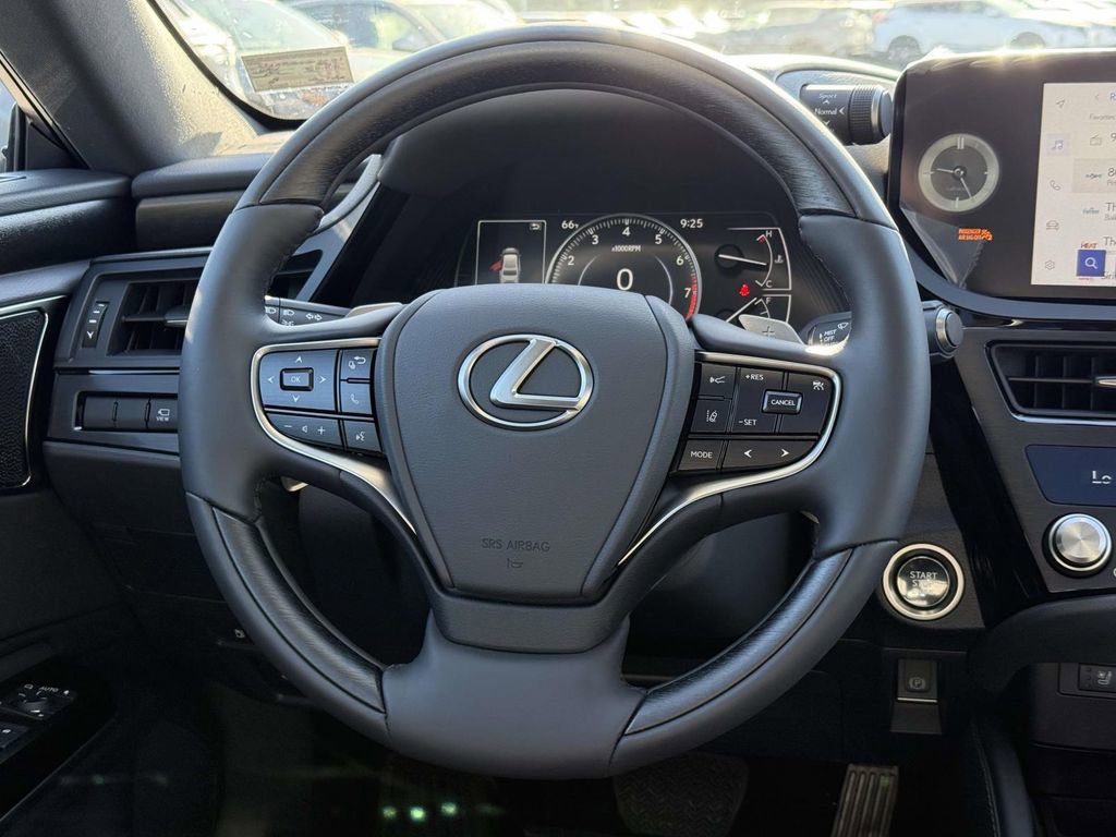 Used 2025 Lexus ES 350 w/ Luxury Package image 9