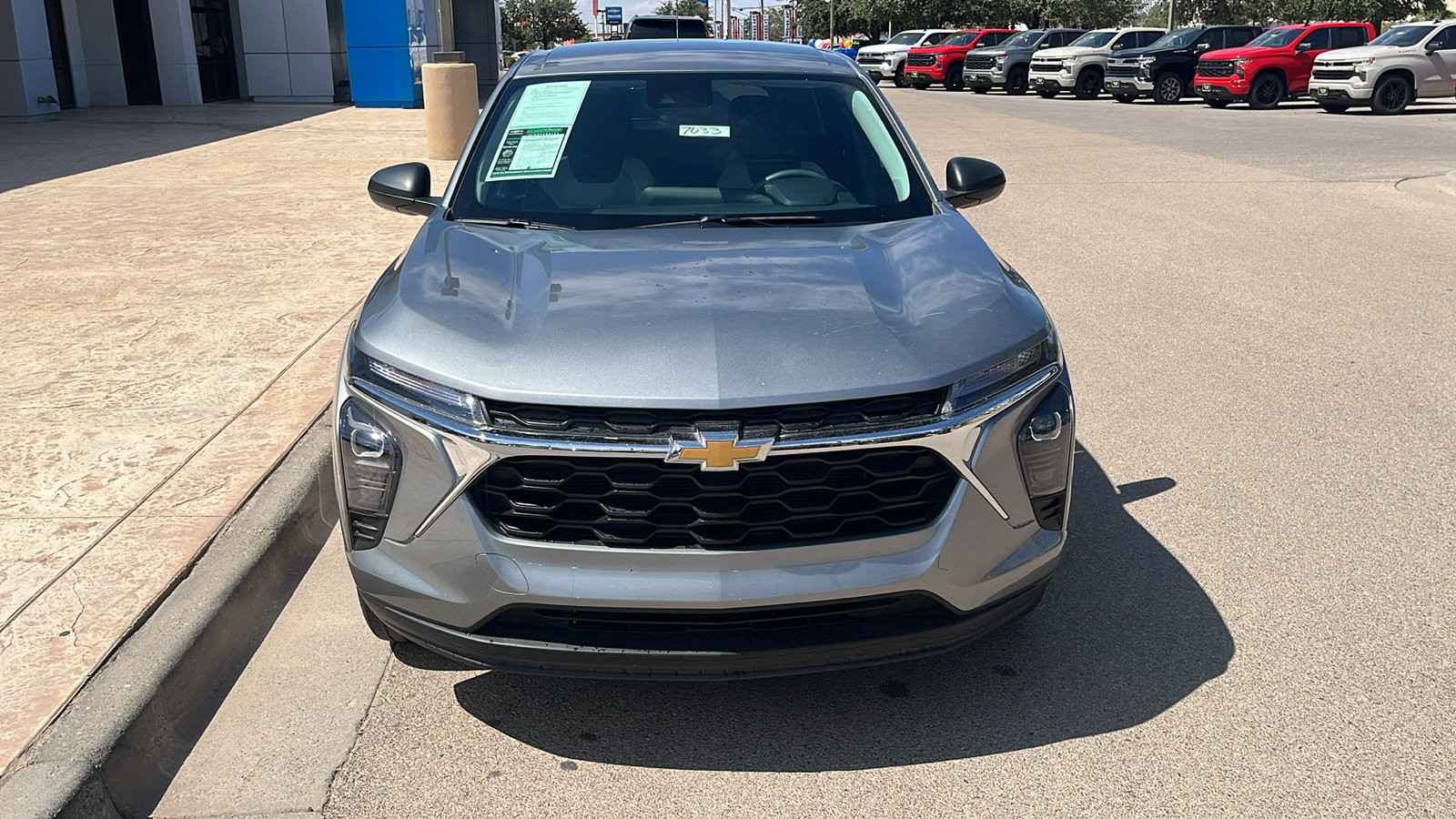 Used 2024 Chevrolet Trax LS w/ Driver Confidence Package FWD image 2