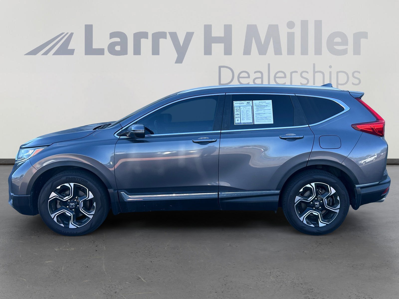 Used 2018 Honda CR-V Touring image 3