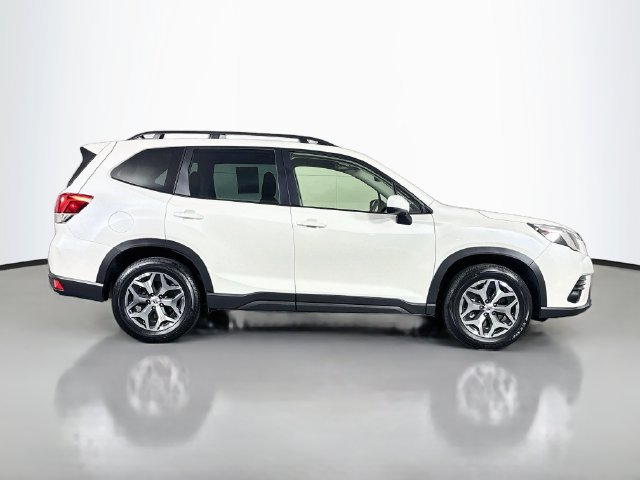 Certified 2023 Subaru Forester Premium AWD/4WD image 10