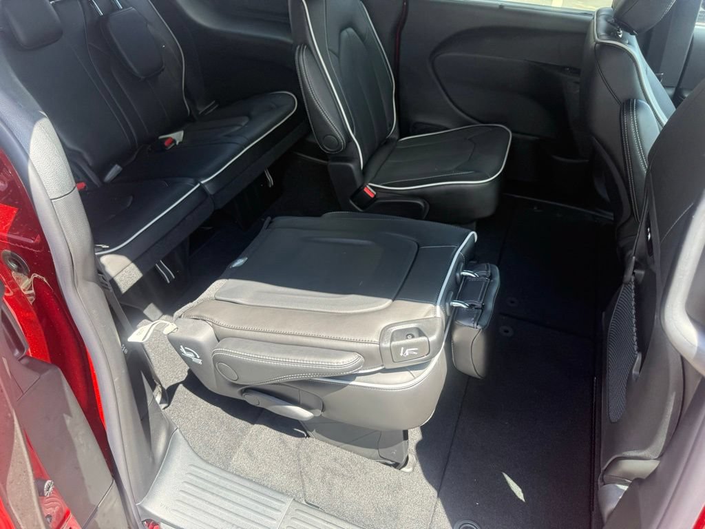 New 2027 Chrysler Pacifica Limited w/ Family Tech Group FWD image 52