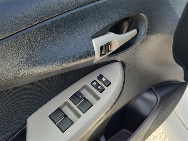 Used 2013 Toyota Corolla S image 18