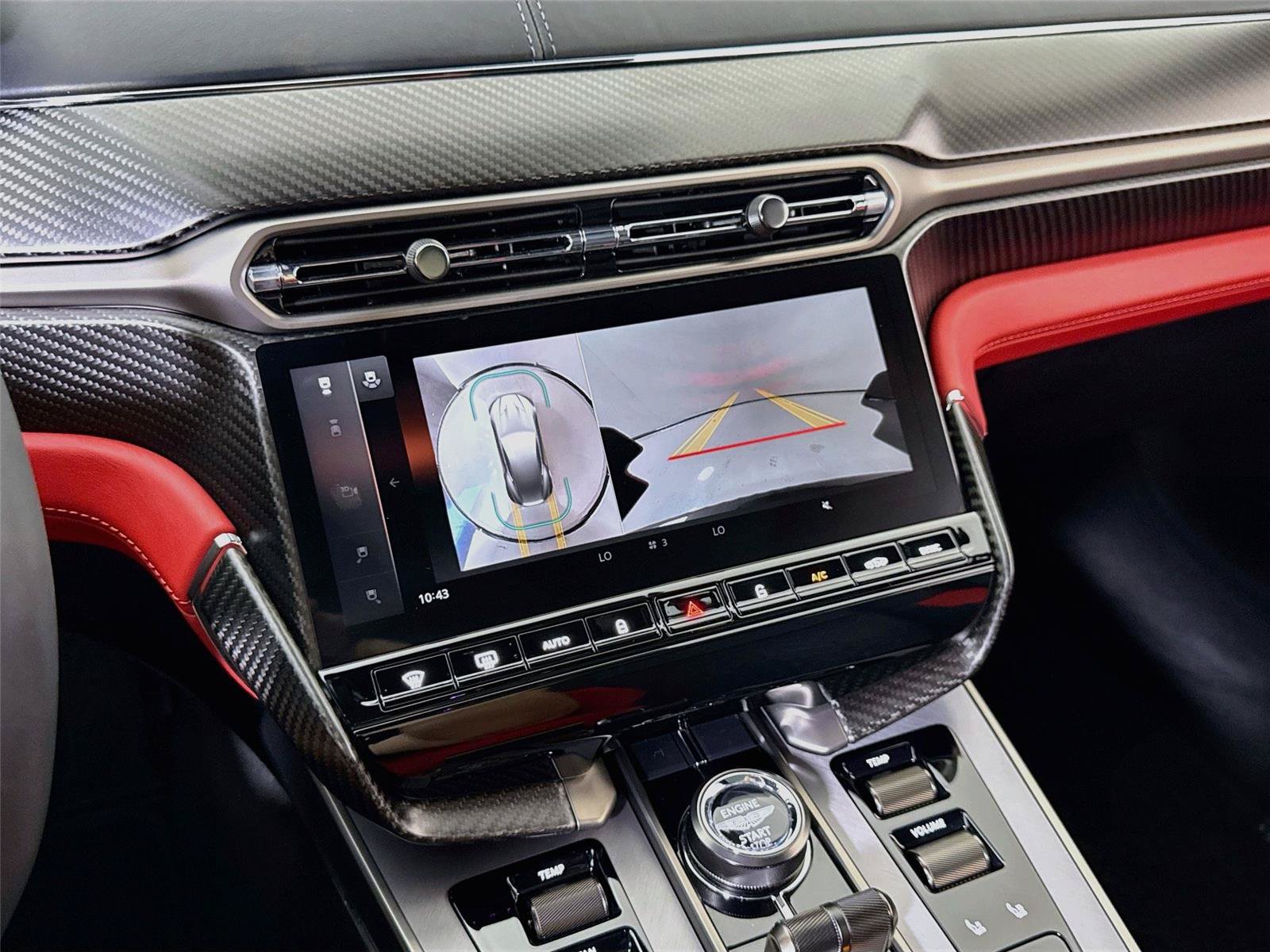 Used 2025 Aston Martin Vanquish RWD image 19