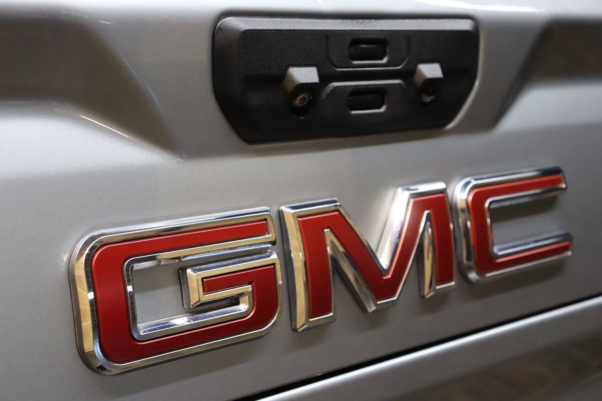 Used 2025 GMC Sierra 2500 AT4 w/ AT4 Preferred Package AWD/4WD image 31