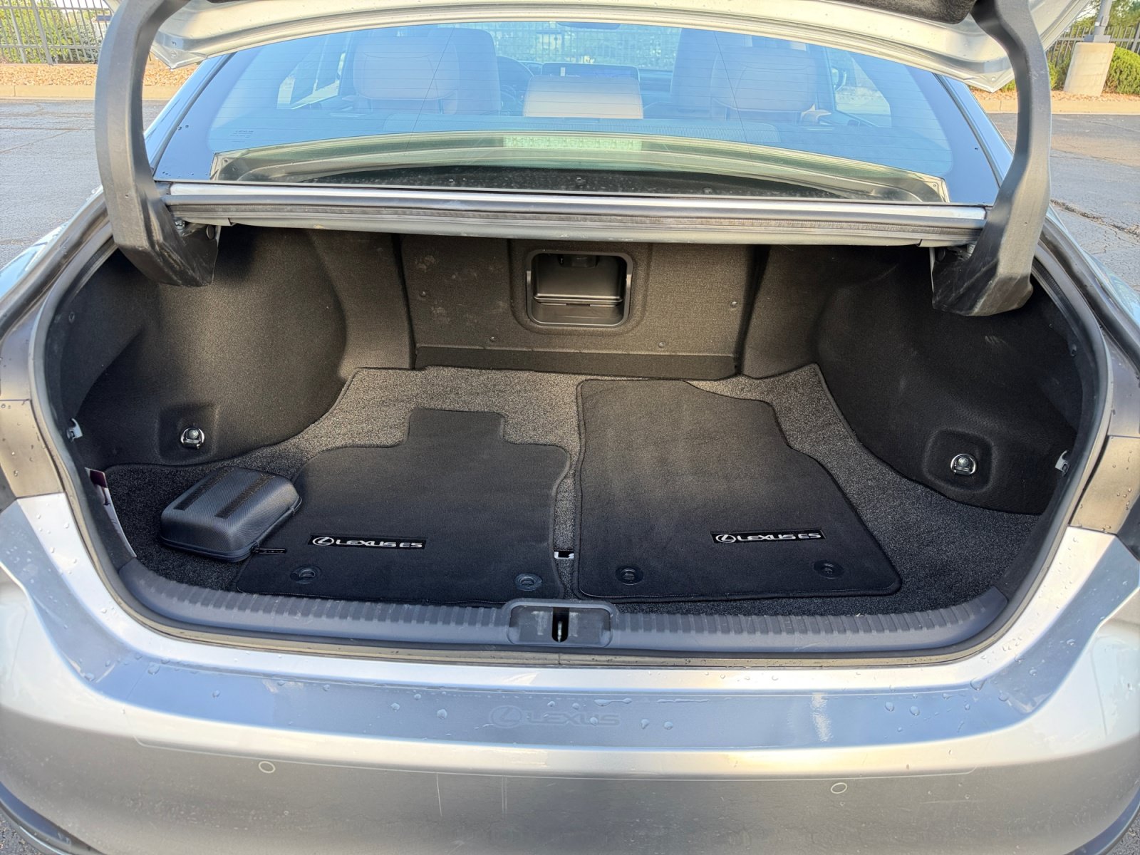 Used 2024 Lexus ES 300h w/ Premium Package FWD image 32