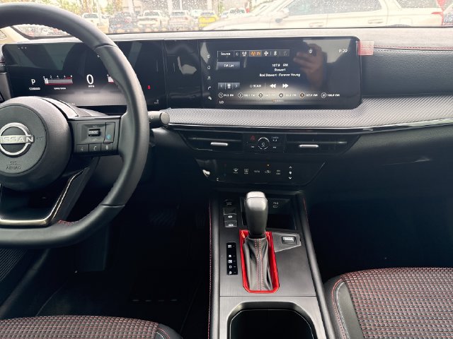 Certified 2025 Nissan Kicks SR w/ Illumination Package FWD image 19