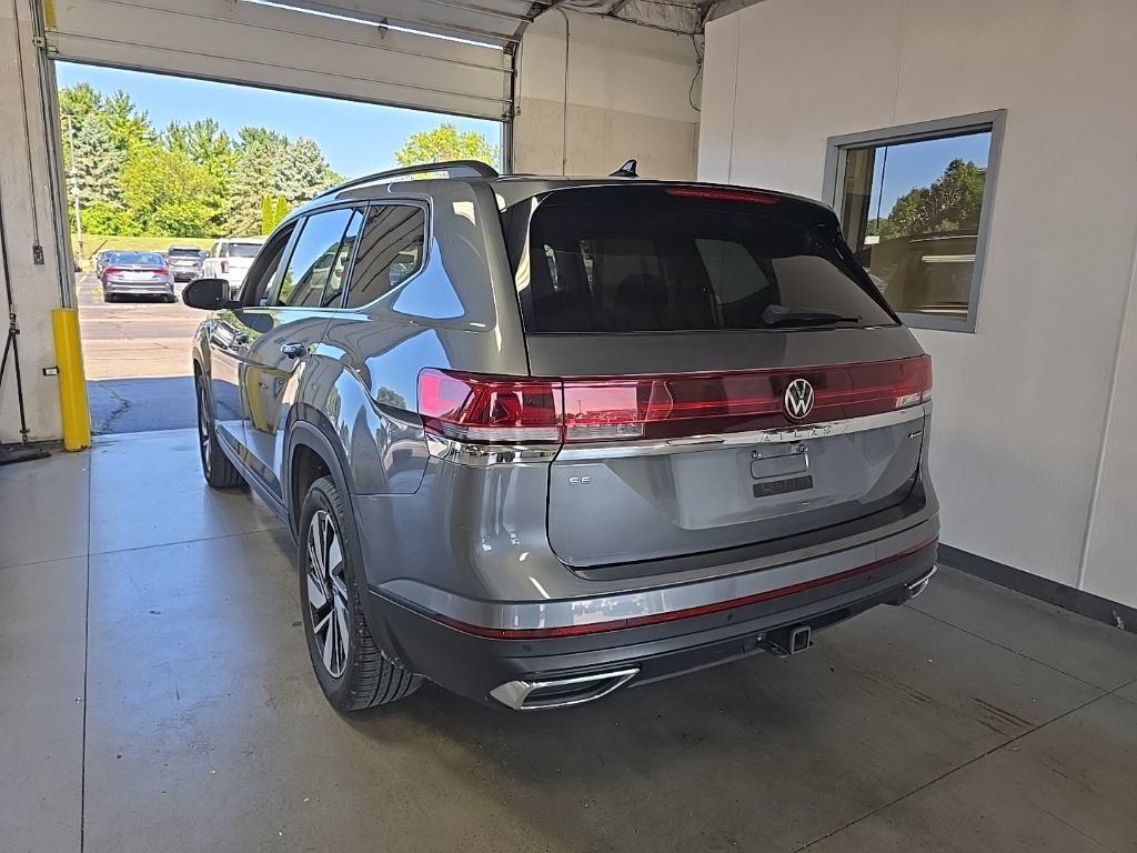 Used 2024 Volkswagen Atlas SE AWD/4WD image 3