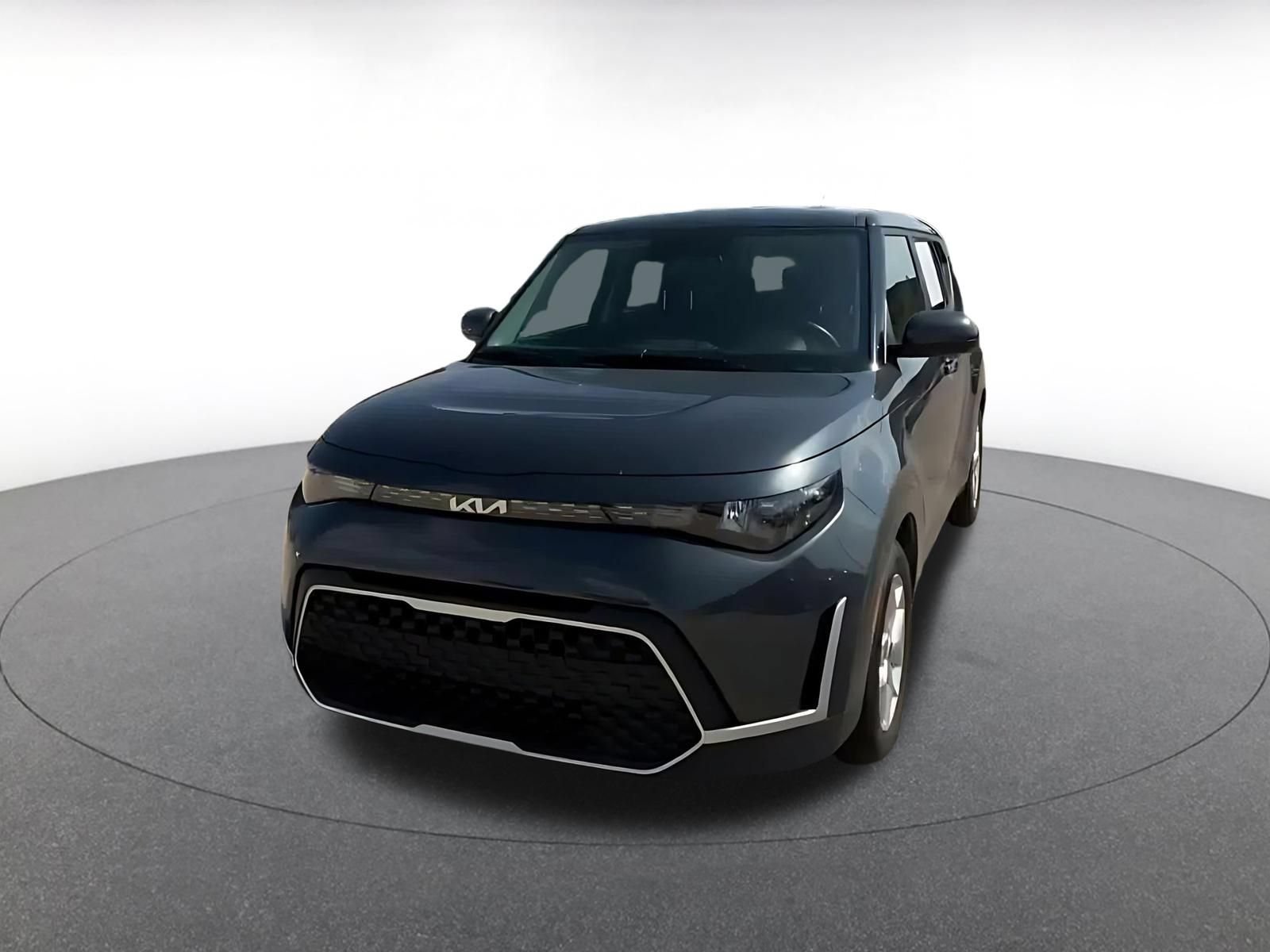 Used 2025 Kia Soul LX w/ LX Technology Package FWD image 4