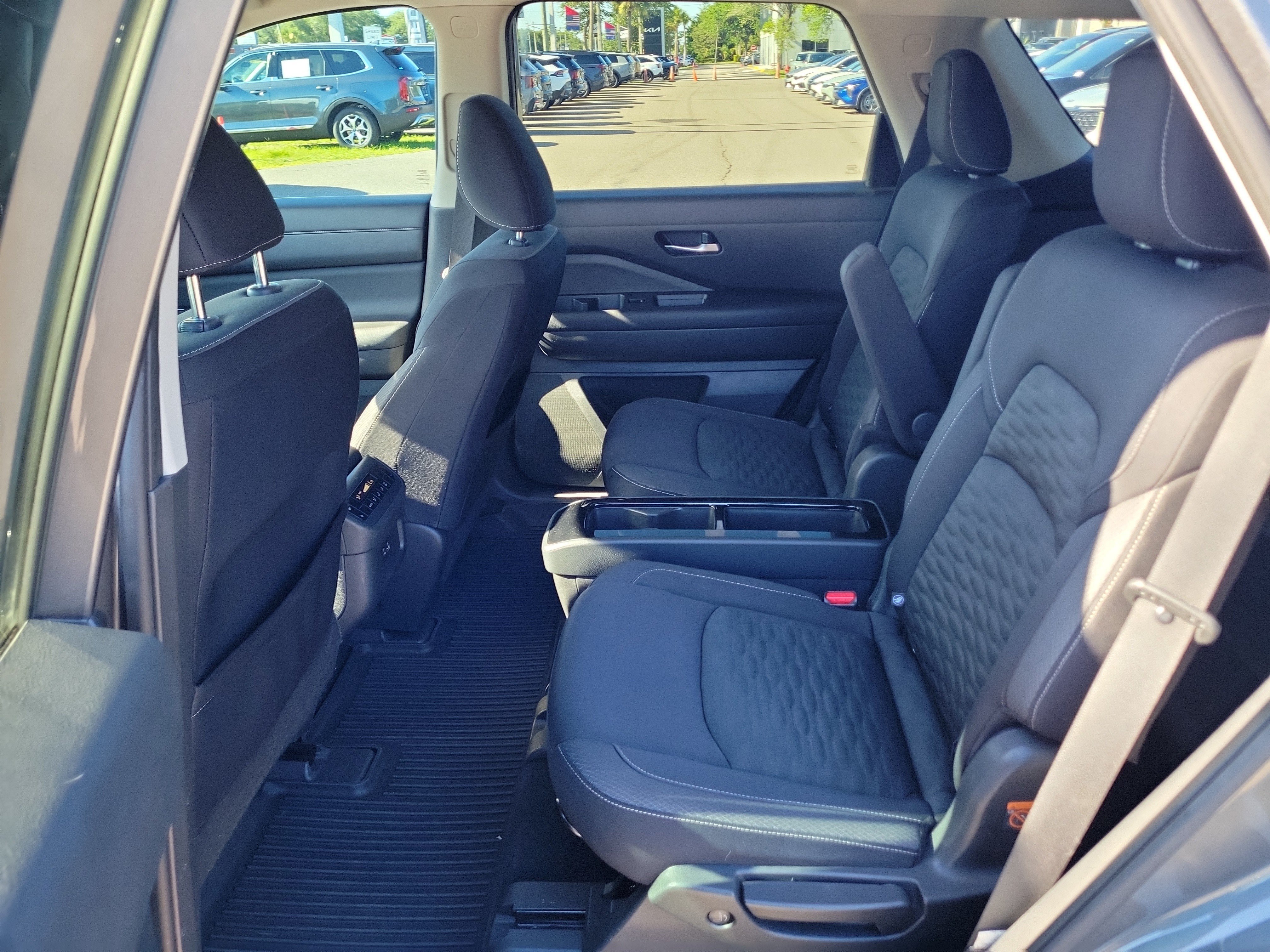 Used 2022 Nissan Pathfinder SV w/ SV Premium Package FWD image 16