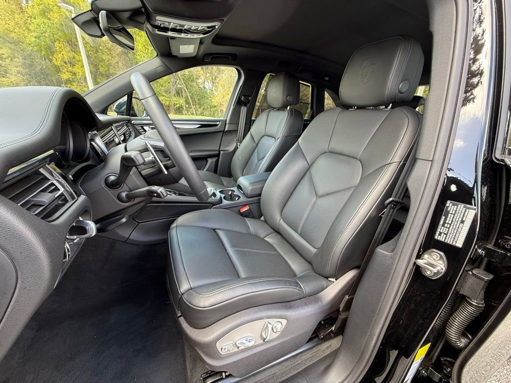 Certified 2026 Porsche Macan image 5