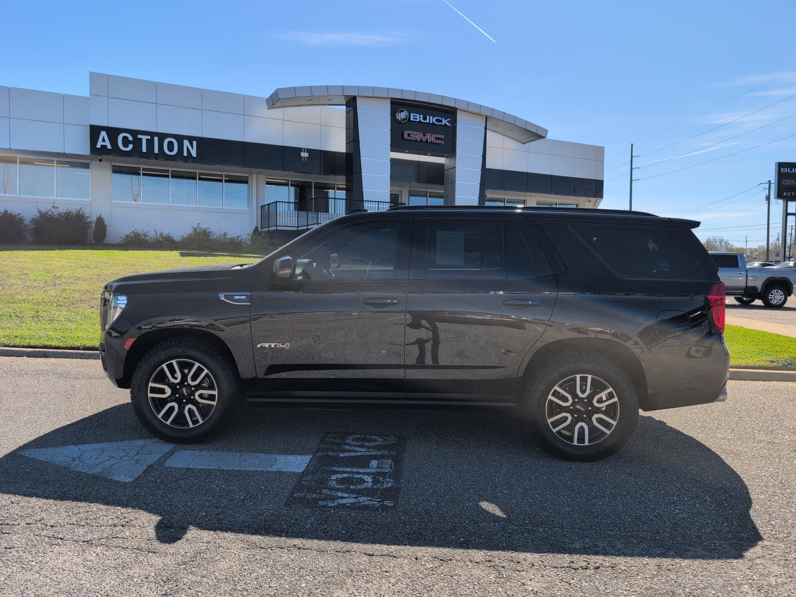 Used 2022 GMC Yukon AT4 image 2