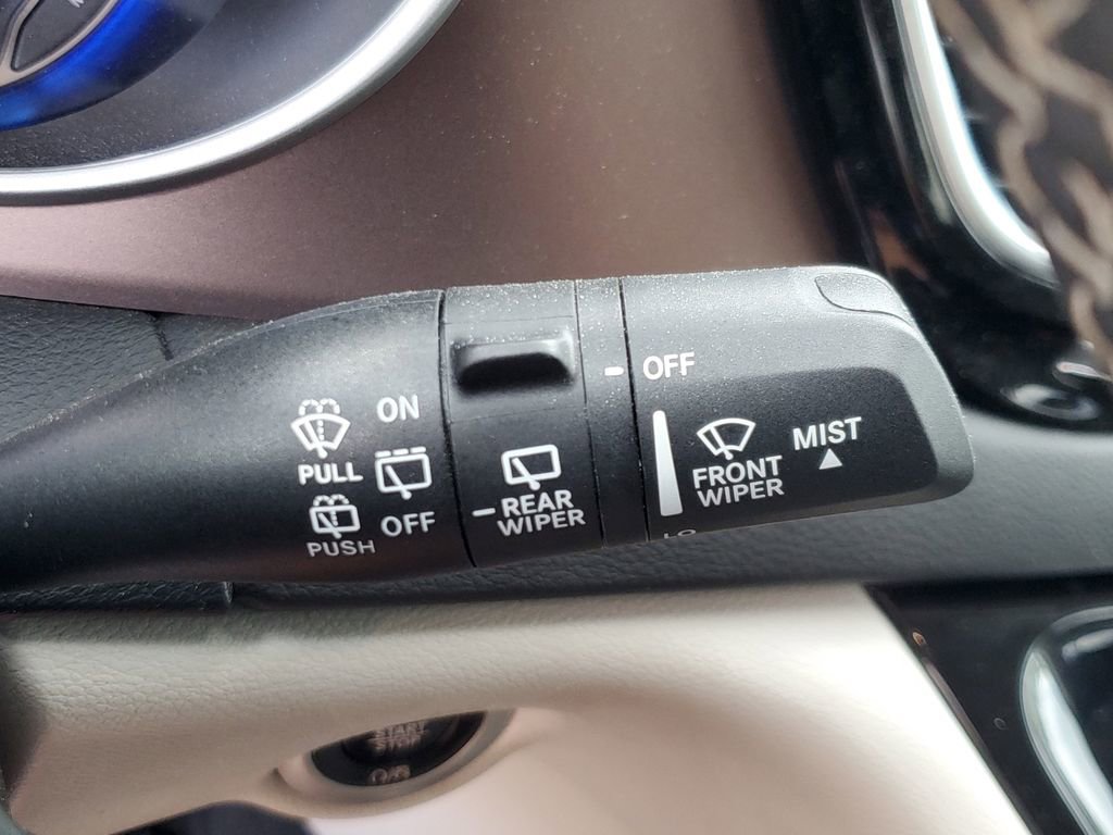 Used 2024 Chrysler Voyager LX image 28