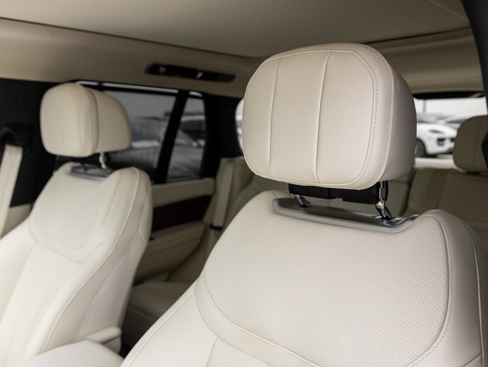 Used 2025 Land Rover Range Rover SE image 20