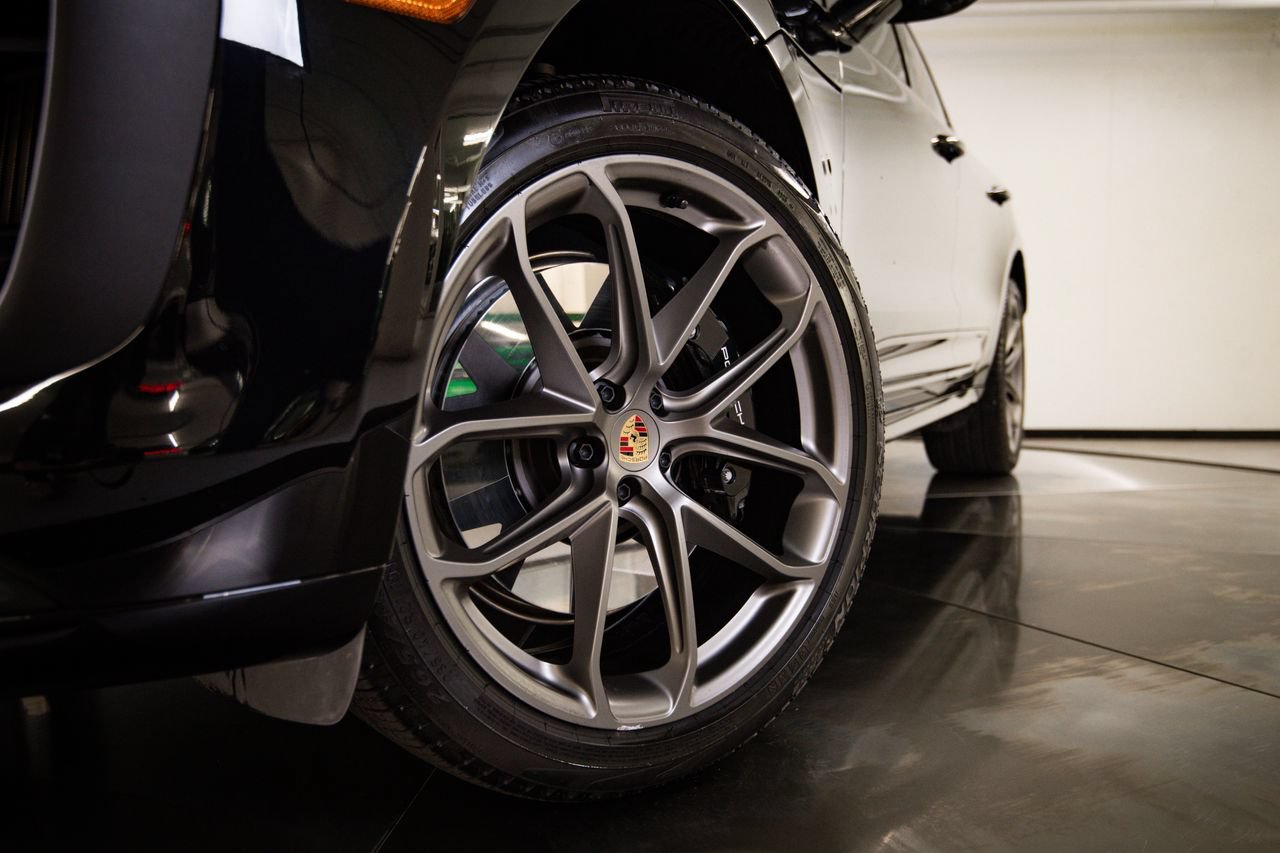 Certified 2026 Porsche Macan GTS AWD/4WD image 12