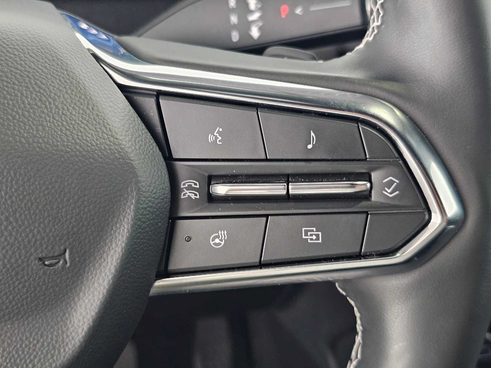 Used 2025 Chevrolet Traverse LT FWD image 30