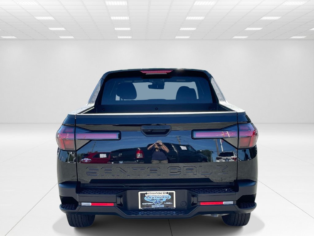 Certified 2025 Hyundai Santa Cruz SE FWD image 5