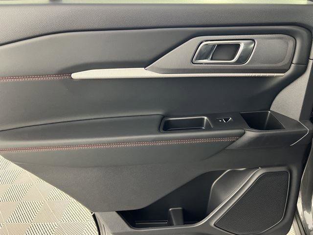 Used 2025 Ford Explorer ST-Line w/ Premium Package image 23