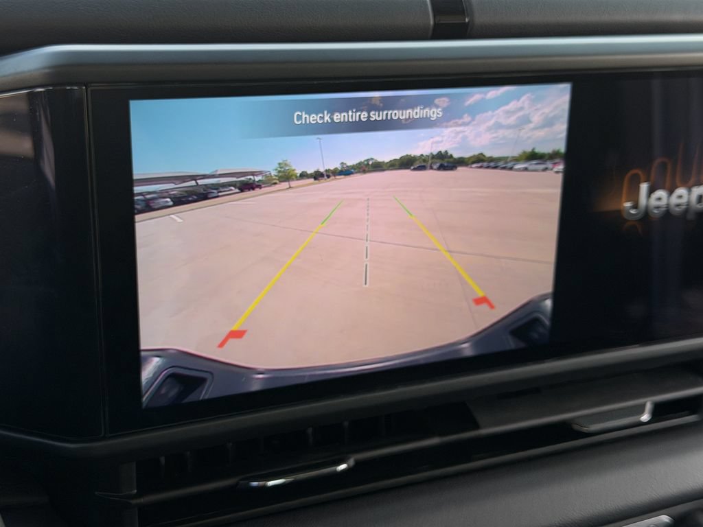 Used 2025 Jeep Gladiator Sport AWD/4WD image 19