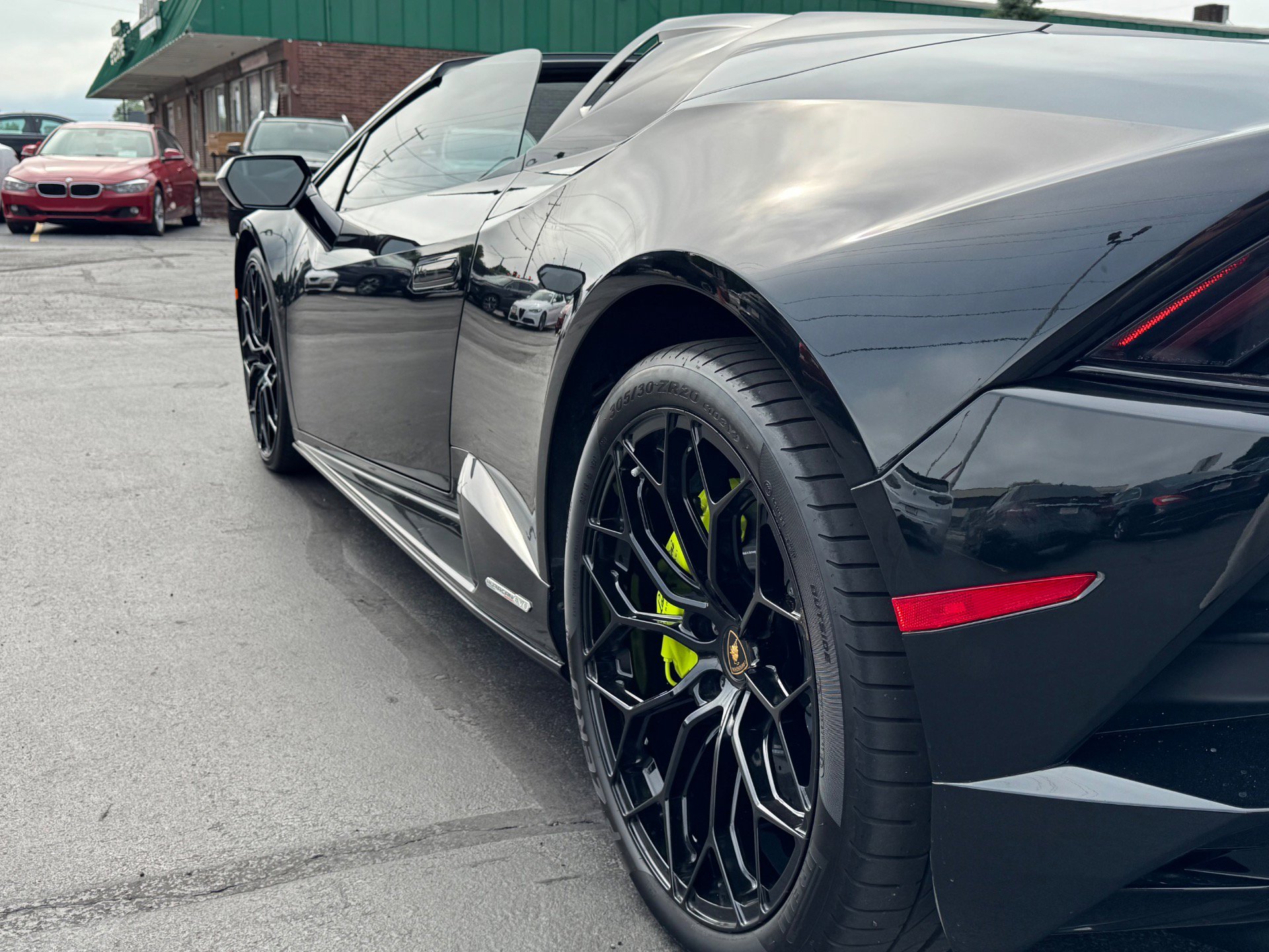 Used 2020 Lamborghini Huracan EVO image 31