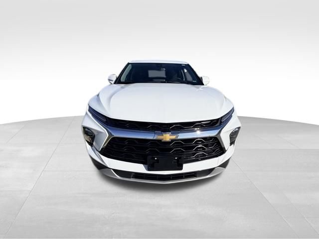 Used 2025 Chevrolet Blazer LT image 3