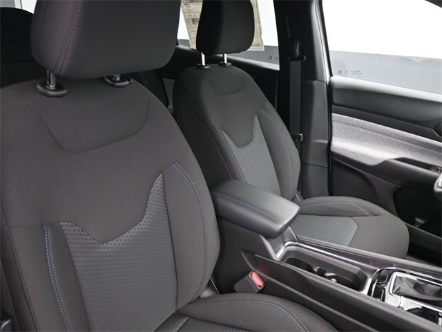 Used 2025 Jeep Compass Sport image 13