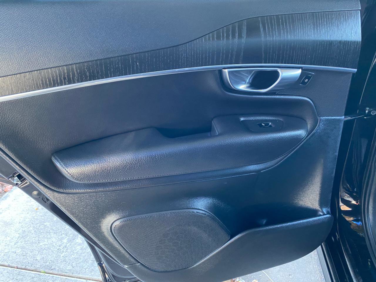 Used 2020 Volvo XC90 T6 Momentum image 32