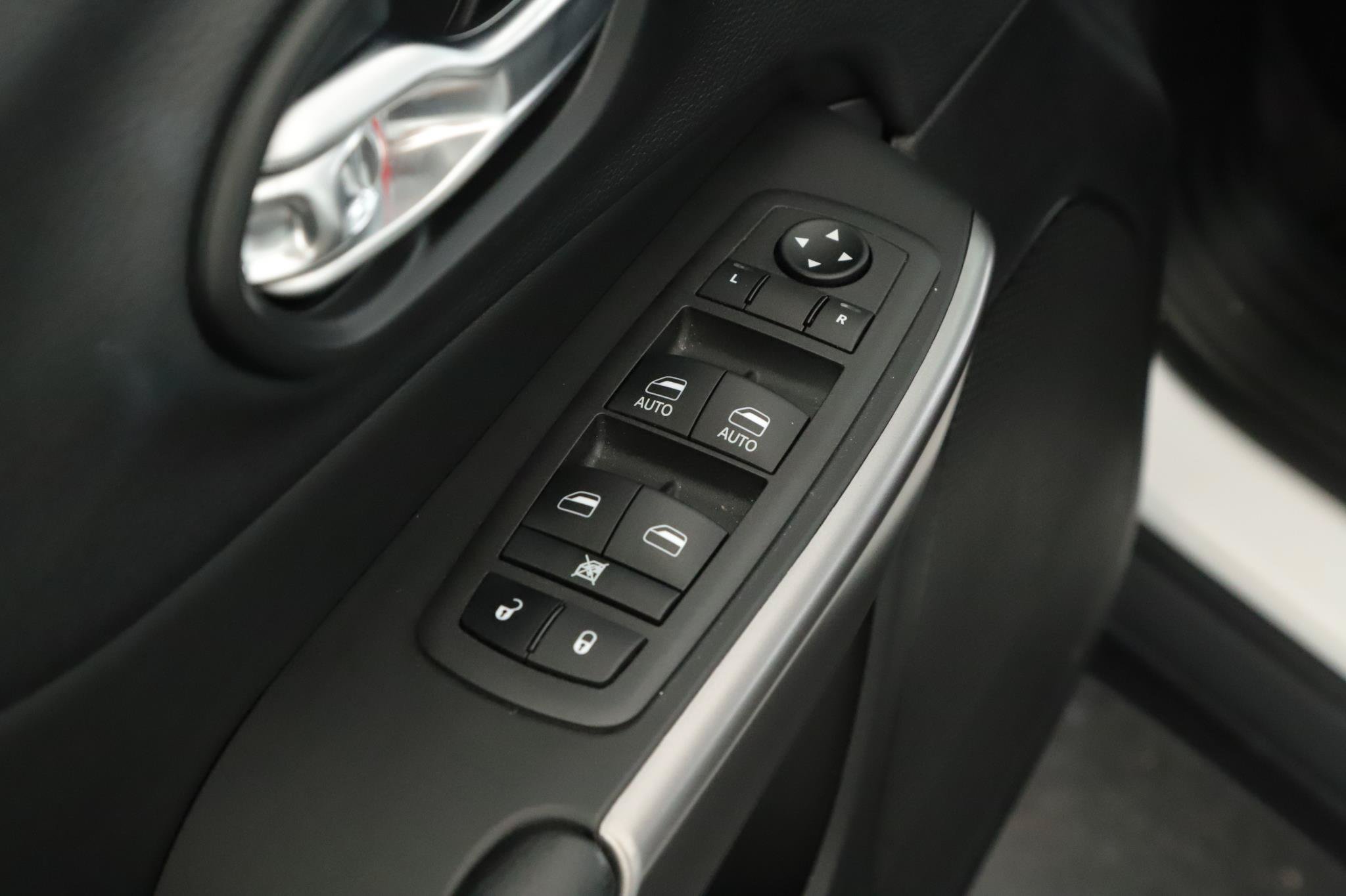 Used 2022 Jeep Cherokee Limited AWD/4WD image 8
