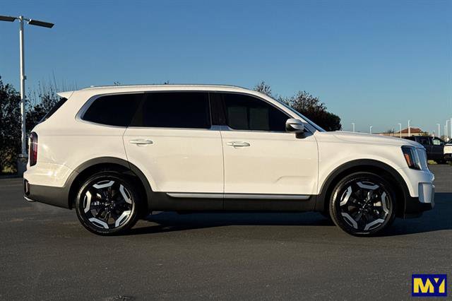 Used 2025 Kia Telluride EX image 3