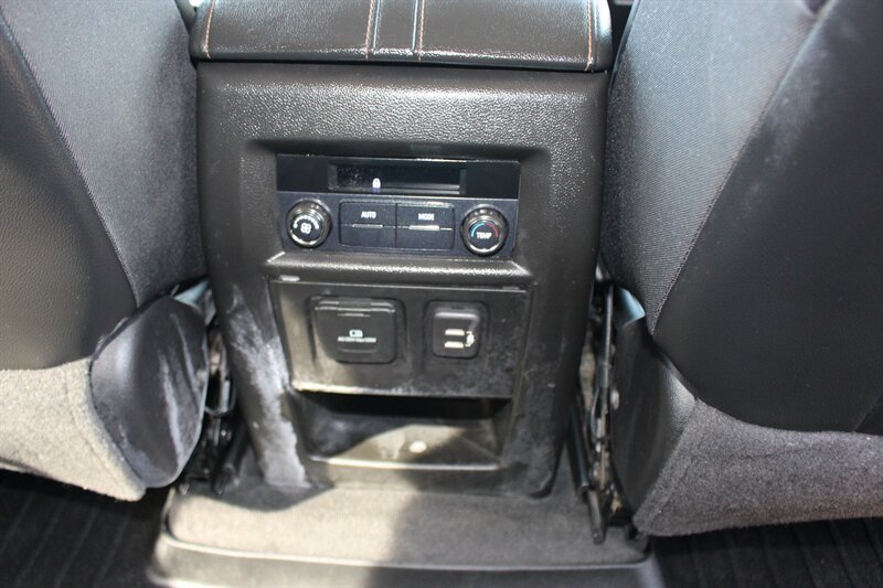 Used 2018 Chevrolet Traverse LT FWD image 19