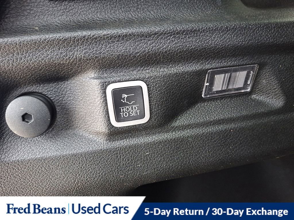 Used 2022 Jeep Grand Cherokee L Limited w/ Black Appearance Package image 30