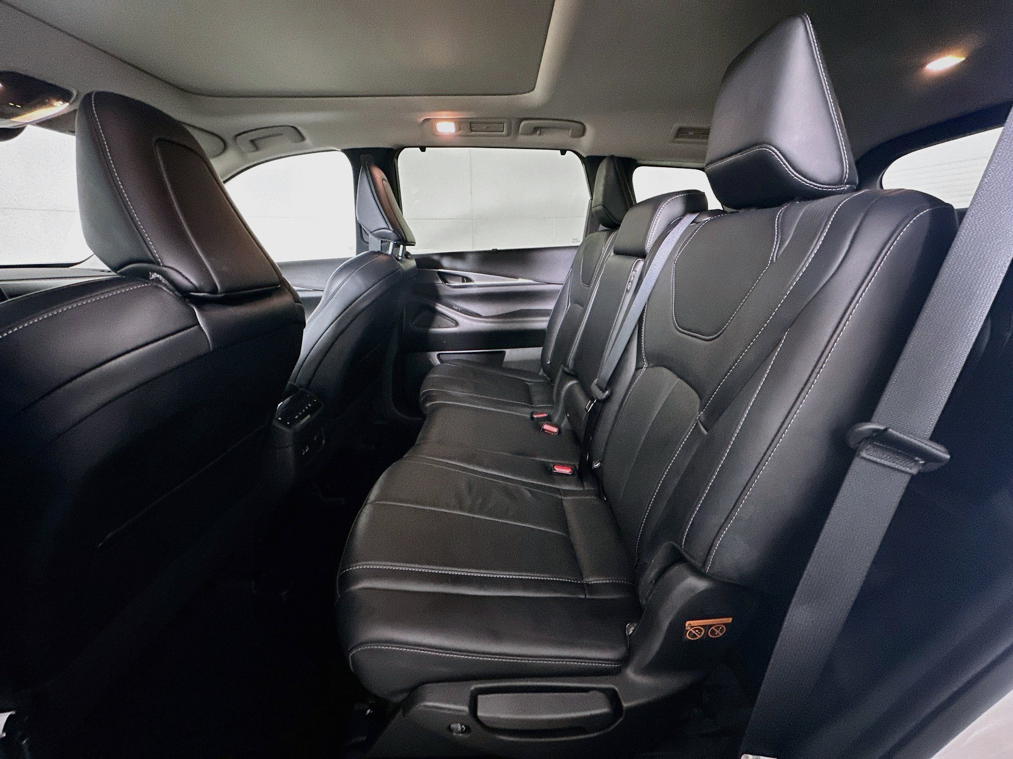 Used 2023 INFINITI QX60 Luxe AWD/4WD image 30