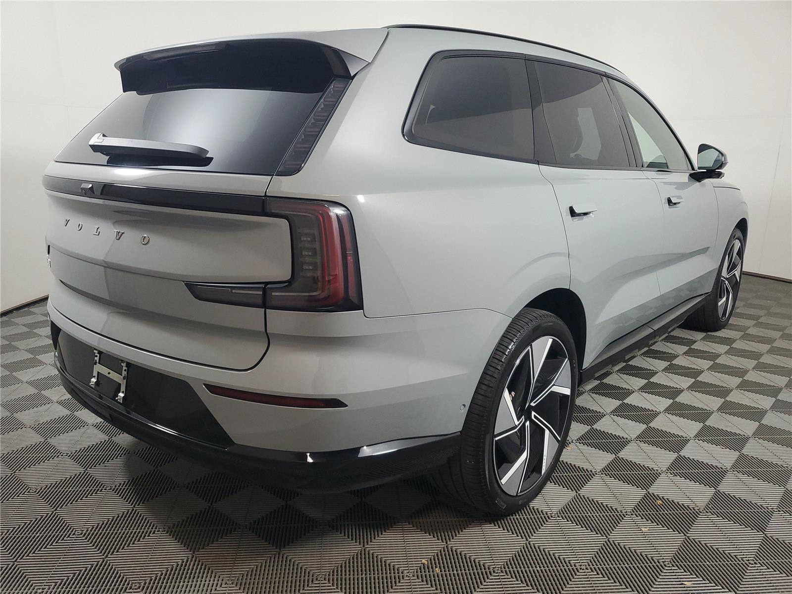 Certified 2025 Volvo EX90 Ultra AWD/4WD image 6